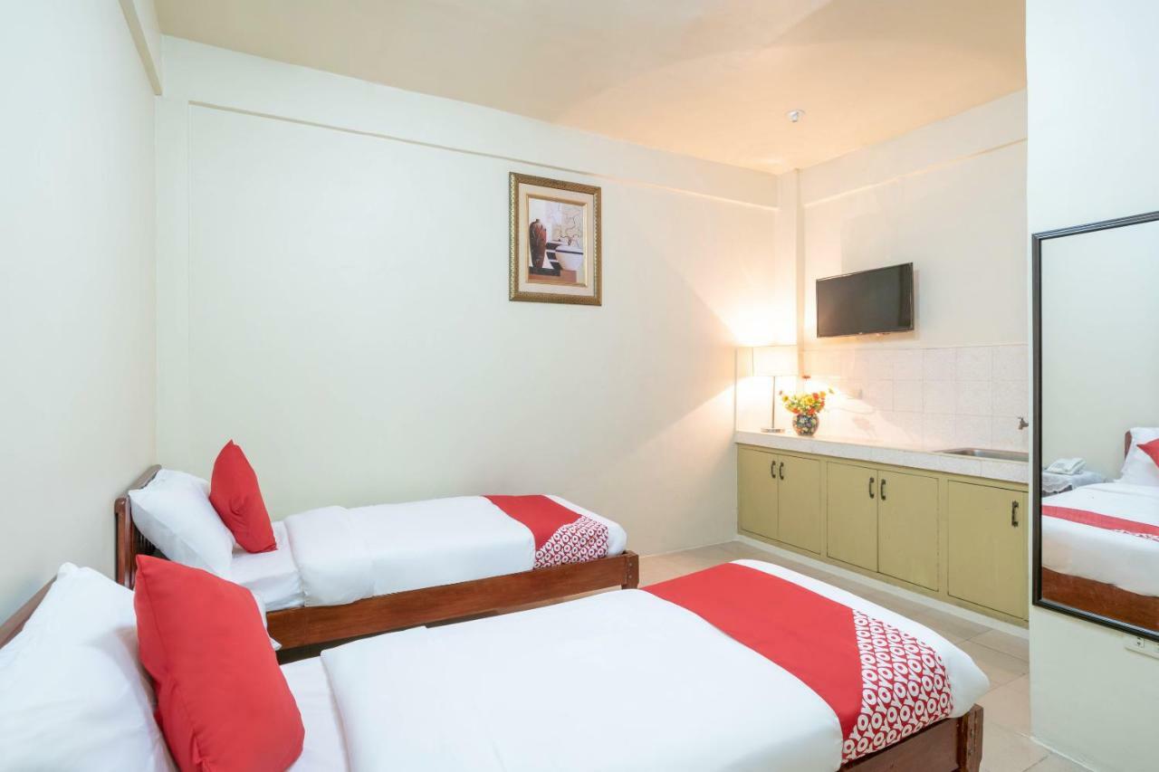Conrado'S Apartelle Paranaque City ภายนอก รูปภาพ