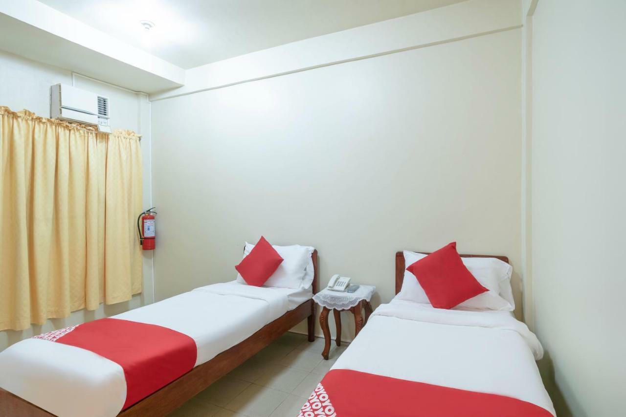 Conrado'S Apartelle Paranaque City ภายนอก รูปภาพ