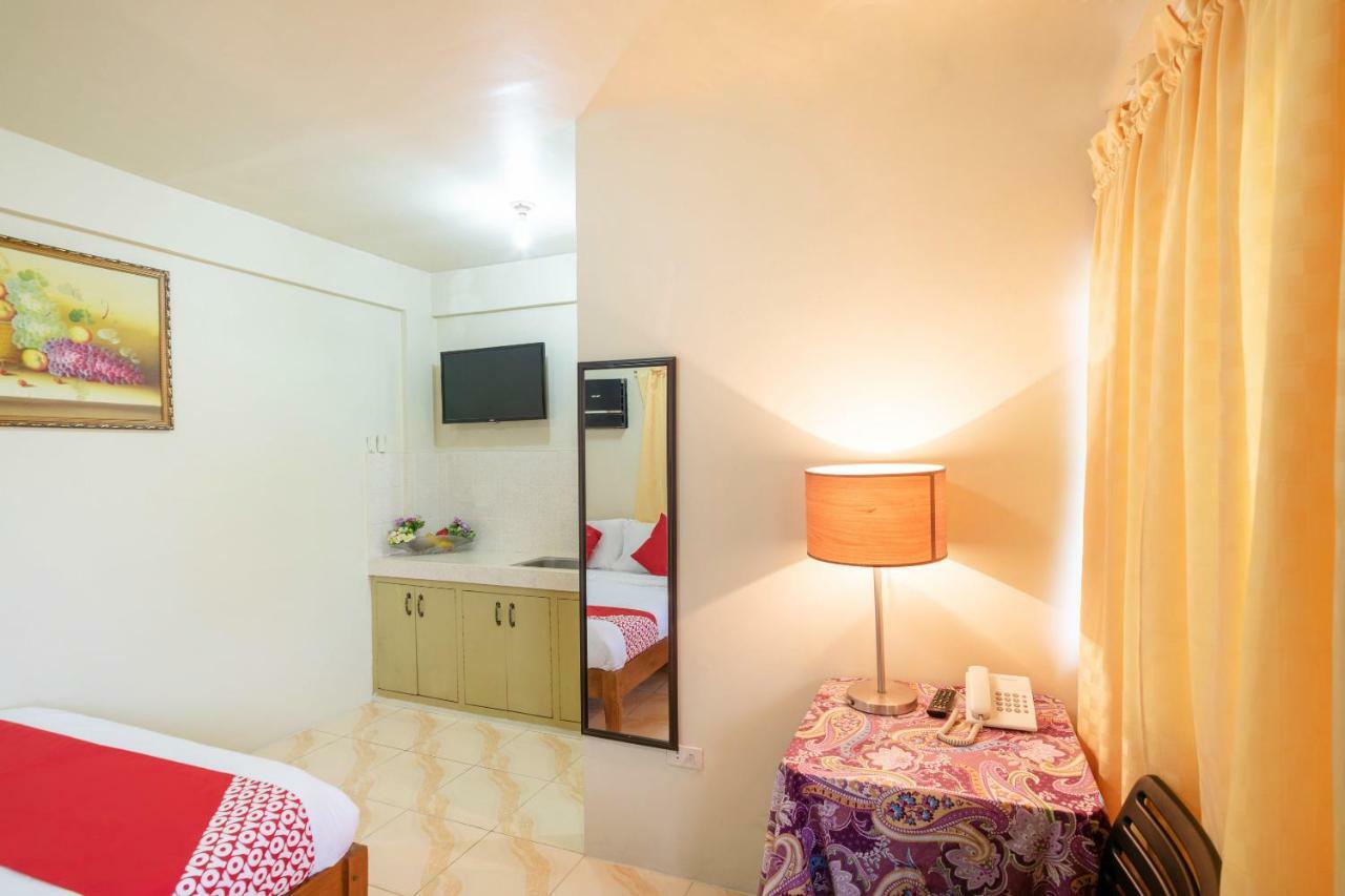 Conrado'S Apartelle Paranaque City ภายนอก รูปภาพ