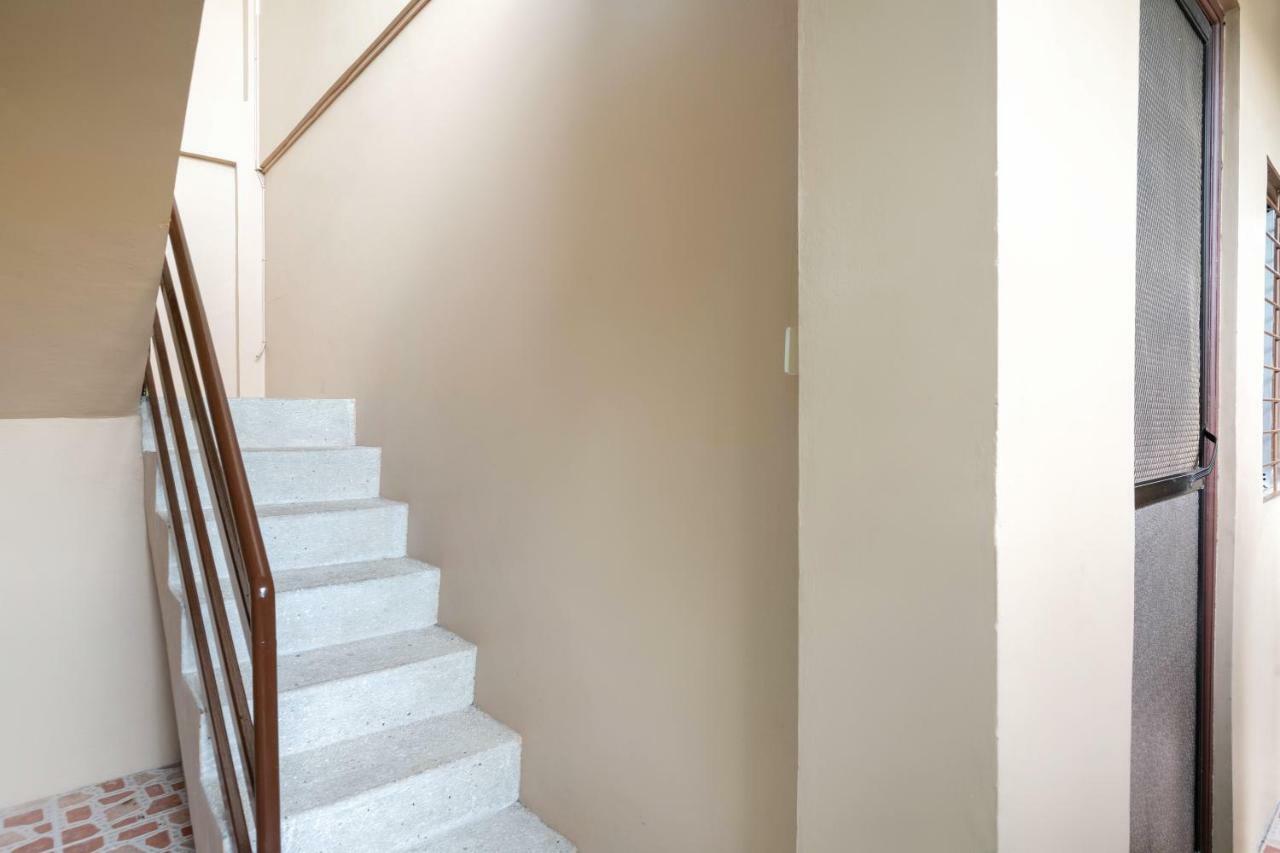 Conrado'S Apartelle Paranaque City ภายนอก รูปภาพ